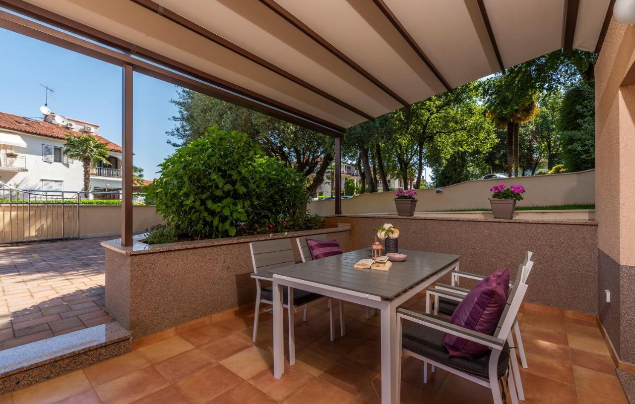 Apartments Villa Ana โปเรช ภายนอก รูปภาพ