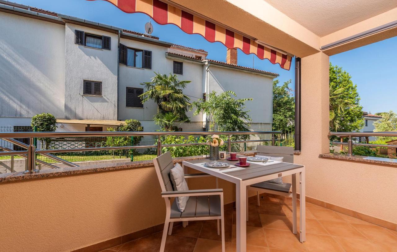 Apartments Villa Ana โปเรช ภายนอก รูปภาพ