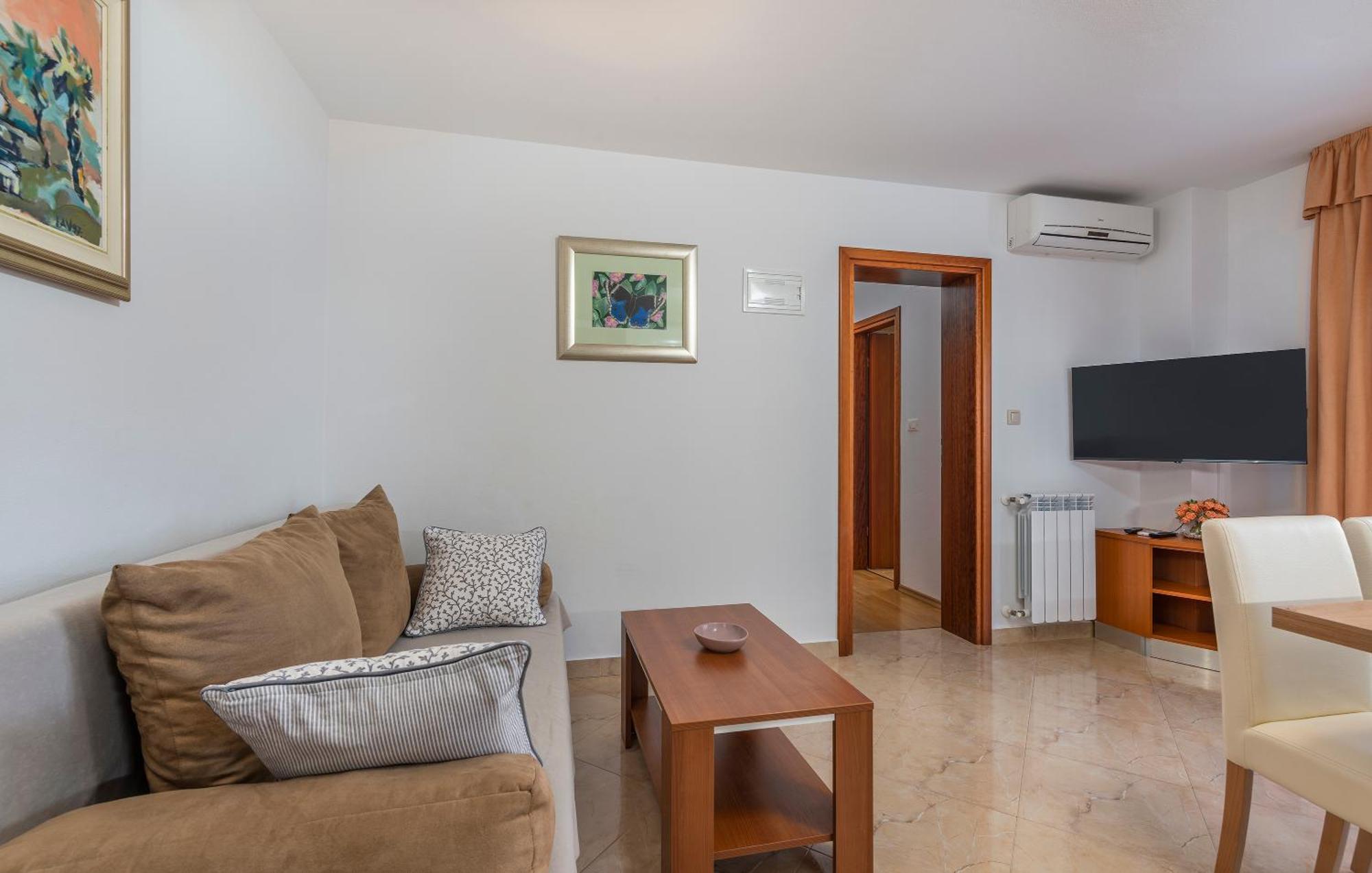 Apartments Villa Ana โปเรช ภายนอก รูปภาพ