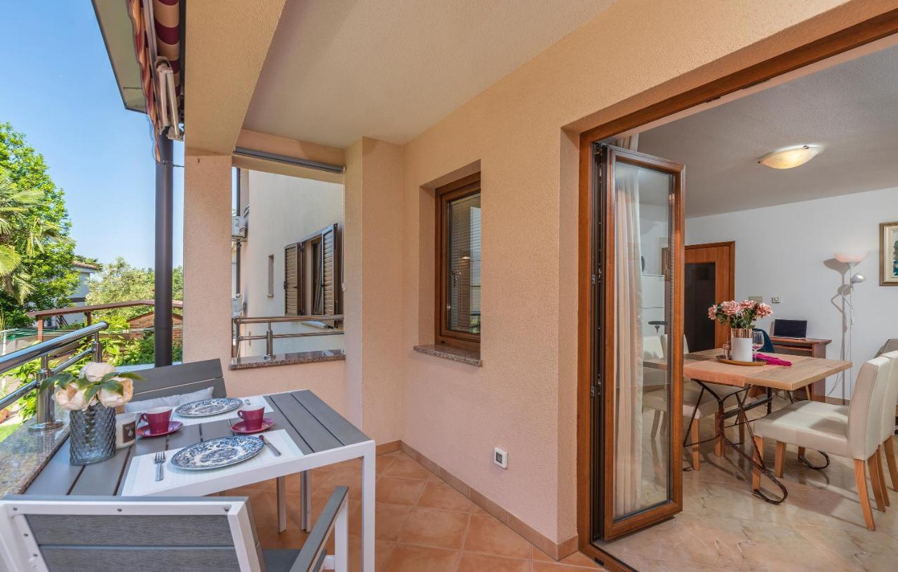 Apartments Villa Ana โปเรช ภายนอก รูปภาพ
