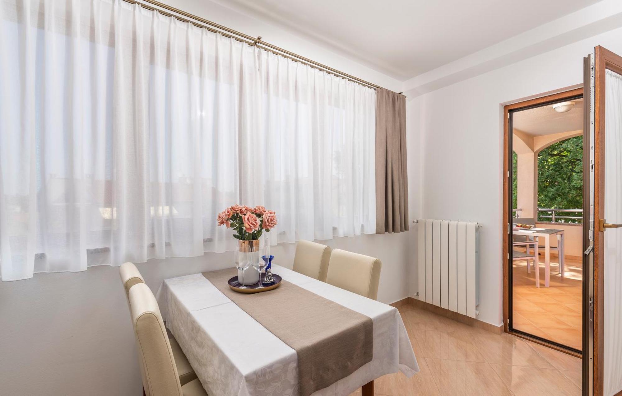 Apartments Villa Ana โปเรช ภายนอก รูปภาพ