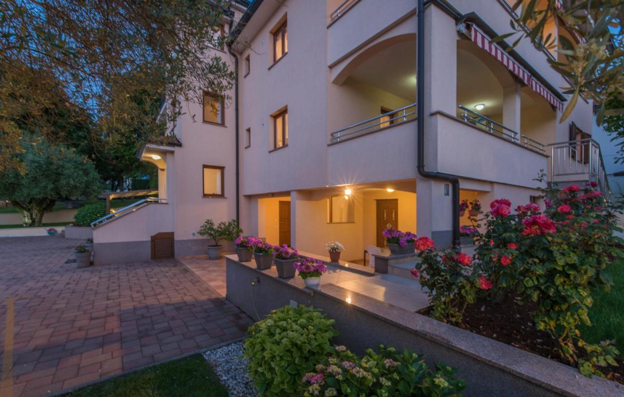 Apartments Villa Ana โปเรช ภายนอก รูปภาพ