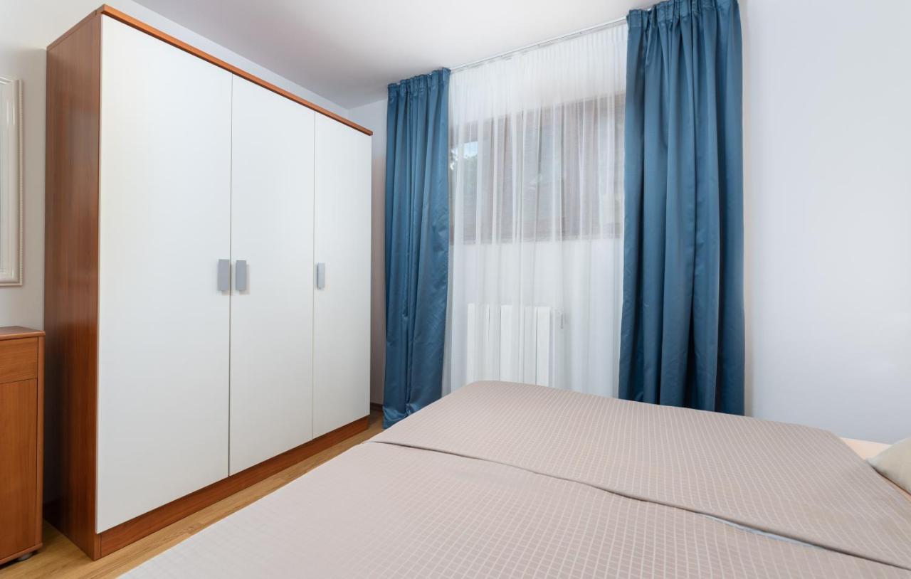 Apartments Villa Ana โปเรช ภายนอก รูปภาพ