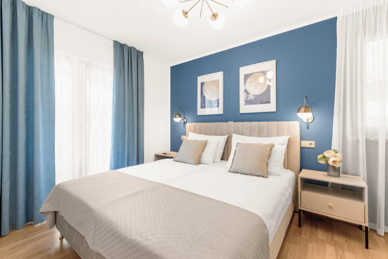 Apartments Villa Ana โปเรช ภายนอก รูปภาพ