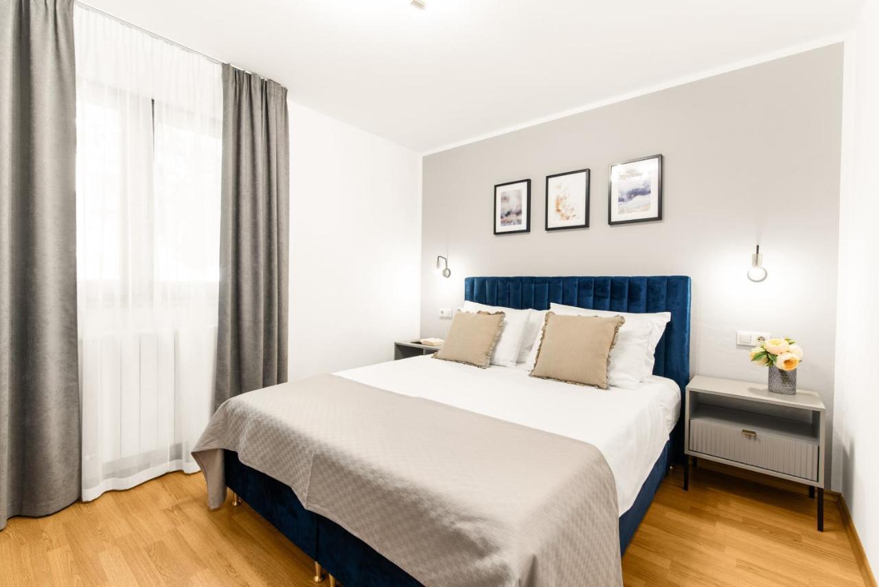 Apartments Villa Ana โปเรช ภายนอก รูปภาพ