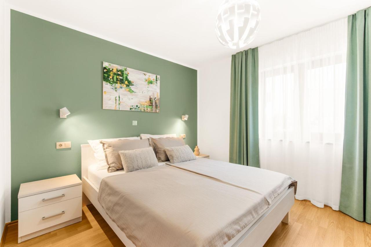 Apartments Villa Ana โปเรช ภายนอก รูปภาพ