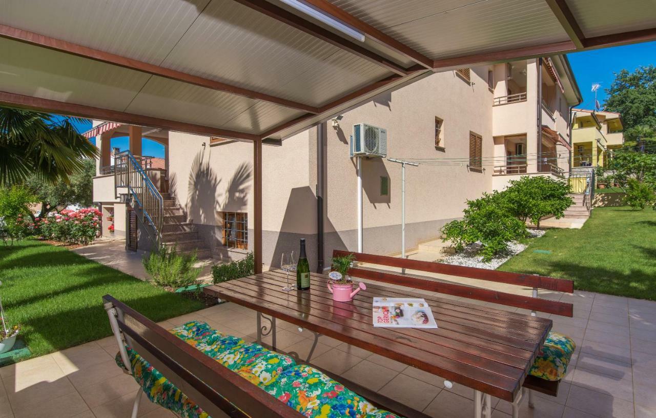 Apartments Villa Ana โปเรช ภายนอก รูปภาพ
